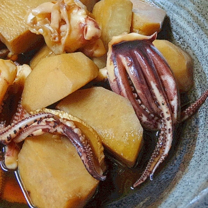 定番お惣菜☆　「イカゲソと里芋の生姜煮」